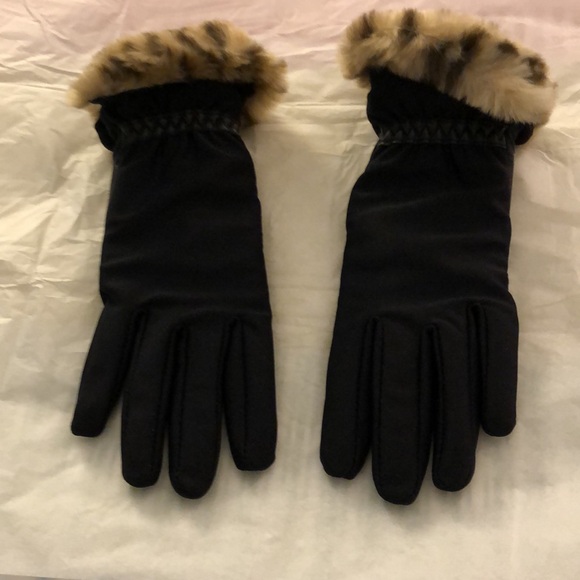 Gloves in black stretchy material with fur and leather trim, fleece lined - Picture 2 of 5